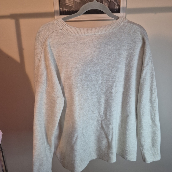 GAP Cream Sweater with Penguin Design - Picture 4 of 4